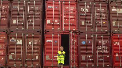 Kinderreporter Fabian am Containerhafen Kinderreporter Fabian am Containerhafen