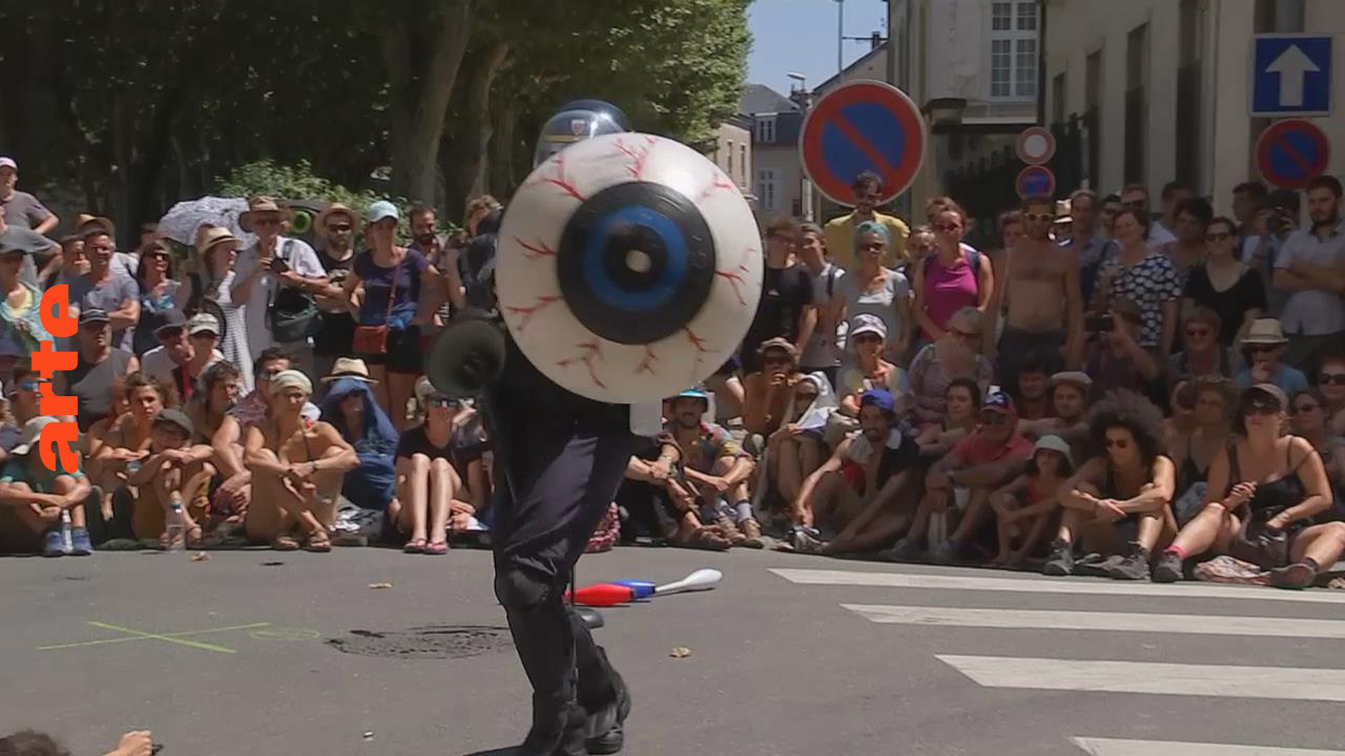 Festival De Rue Chalon Sur Saone 2022 Chalon dans la rue : l'audace en ligne de mire | ARTE