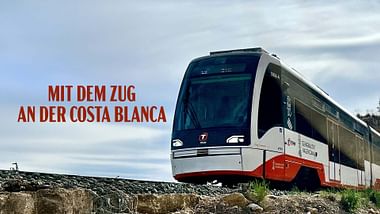 Mit dem Zug an der Costa Blanca.