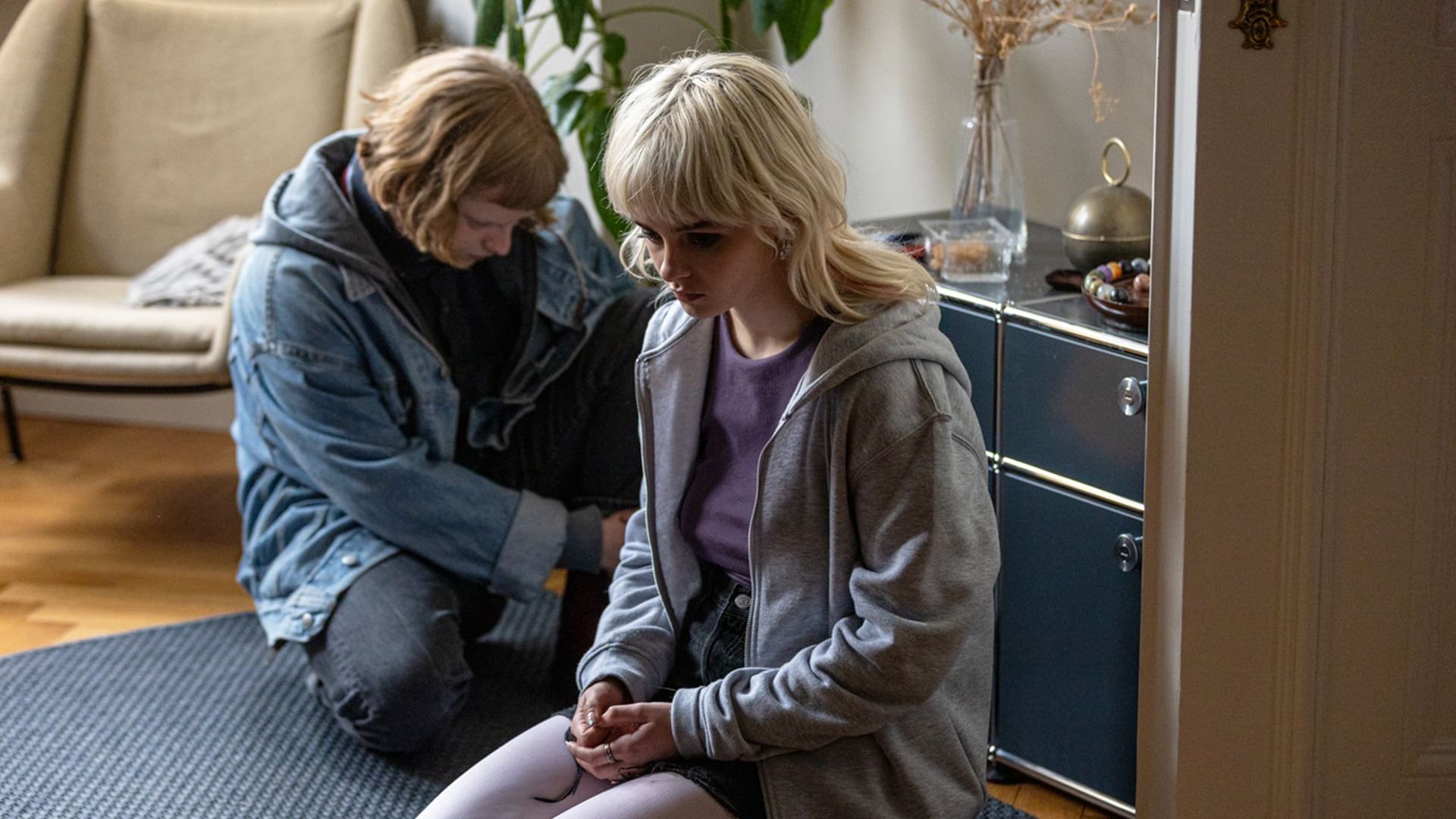 Ein Raum voller Spannung | Everyone is Fucking Crazy (6/8)