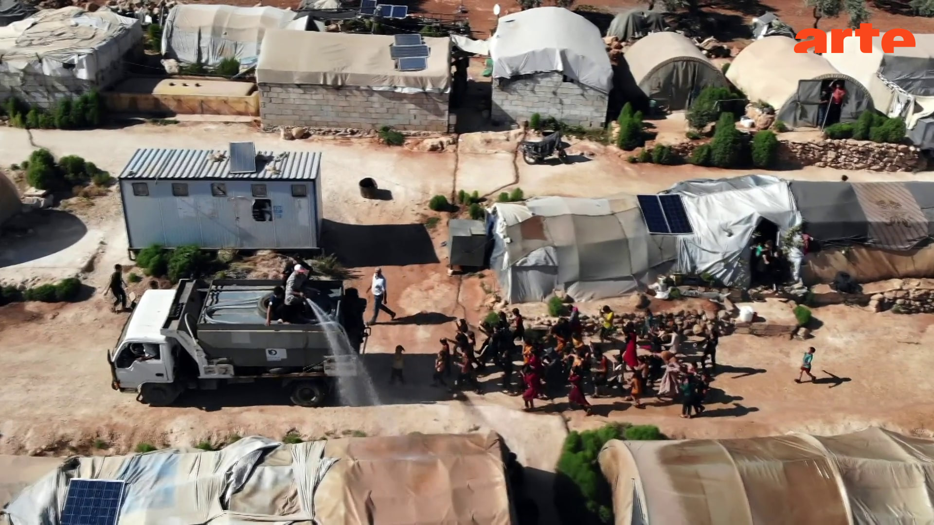Syrien: Flüchtlinge in Idlib leiden unter Hitzewelle - Die ganze Doku ...