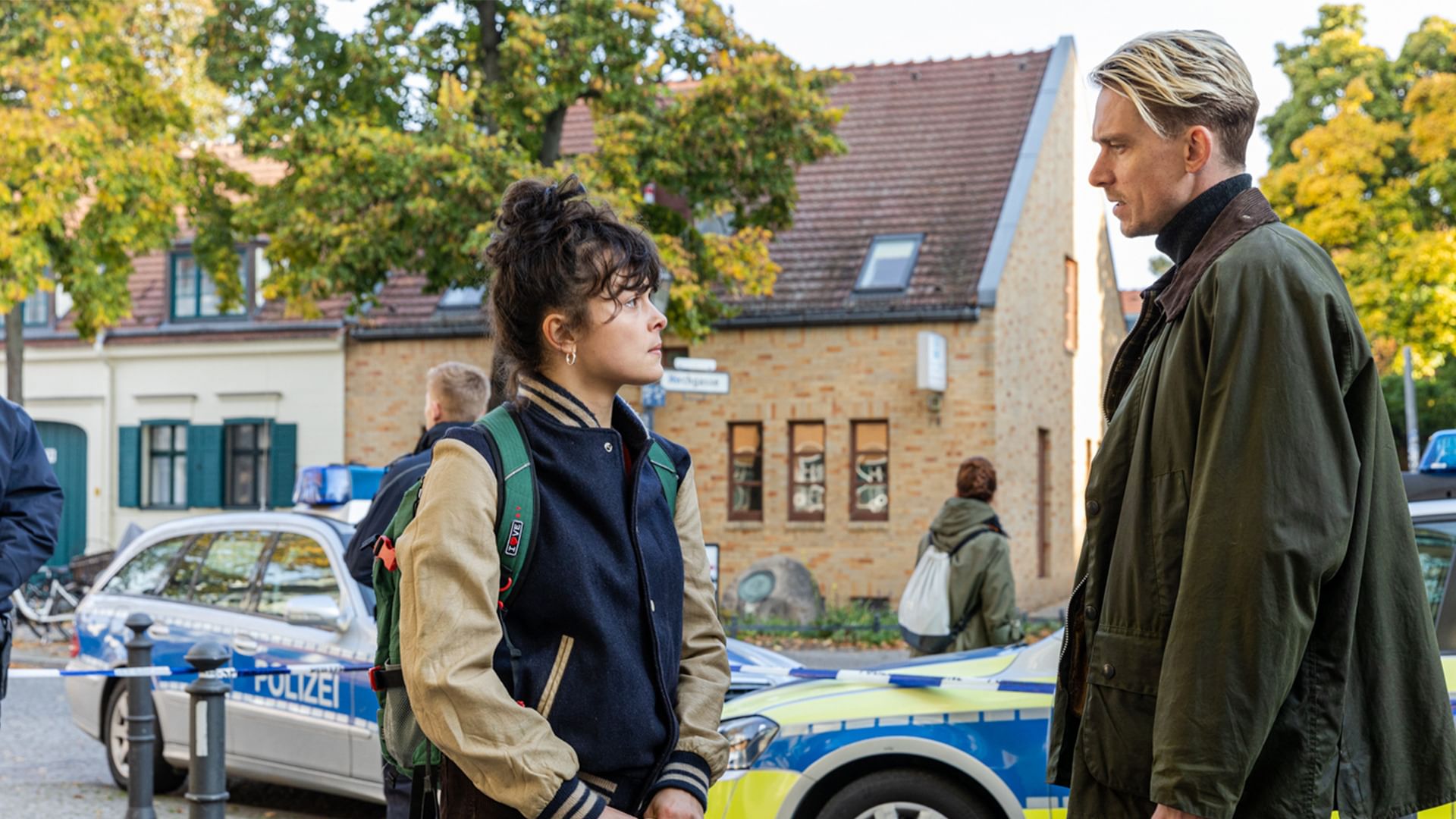 Vier Patientinnen, ein tödliches Geheimnis | Everyone is Fucking Crazy (1/8)