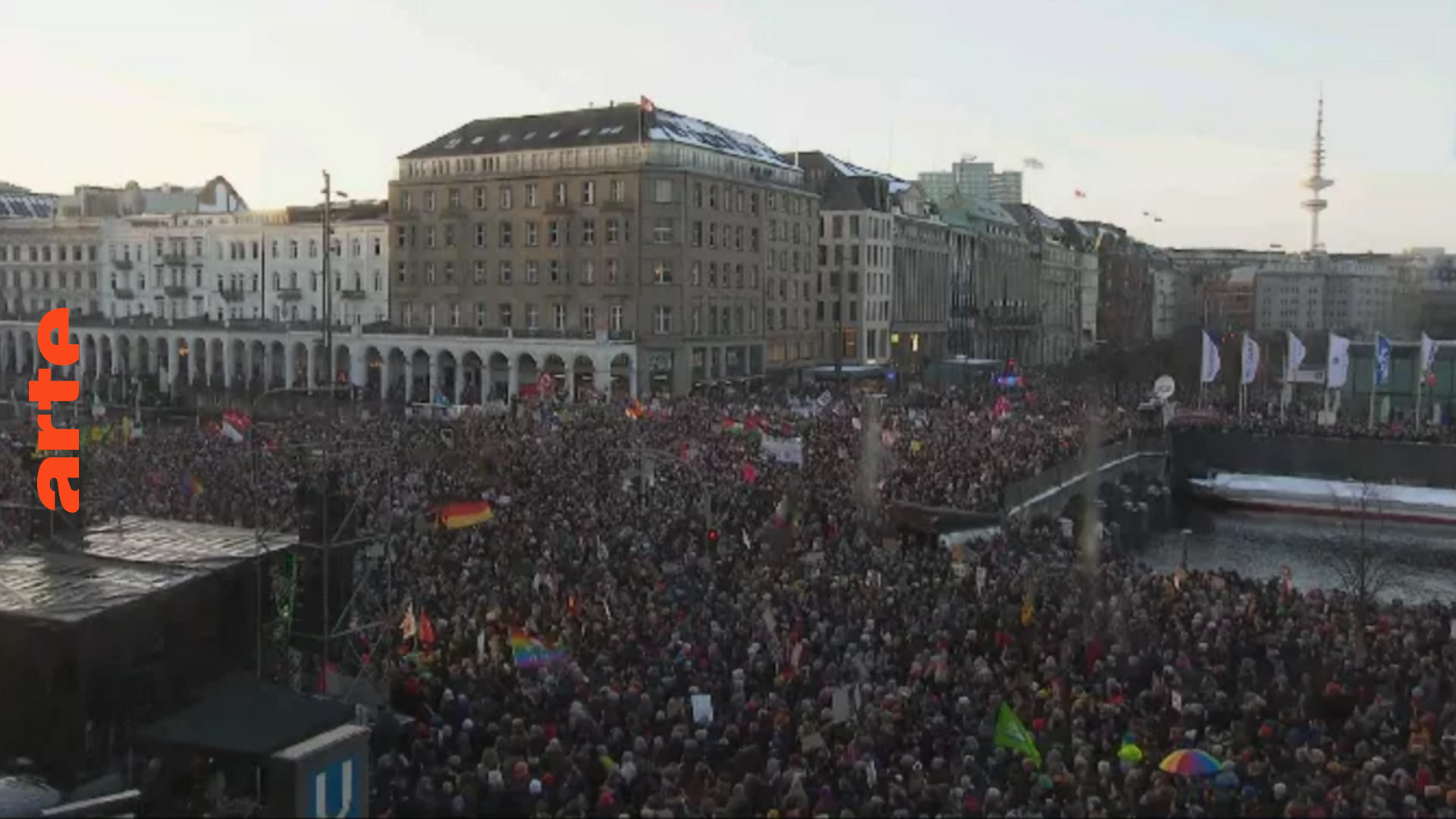 Hamburg: Zehntausende gehen gegen die AfD auf die Straße