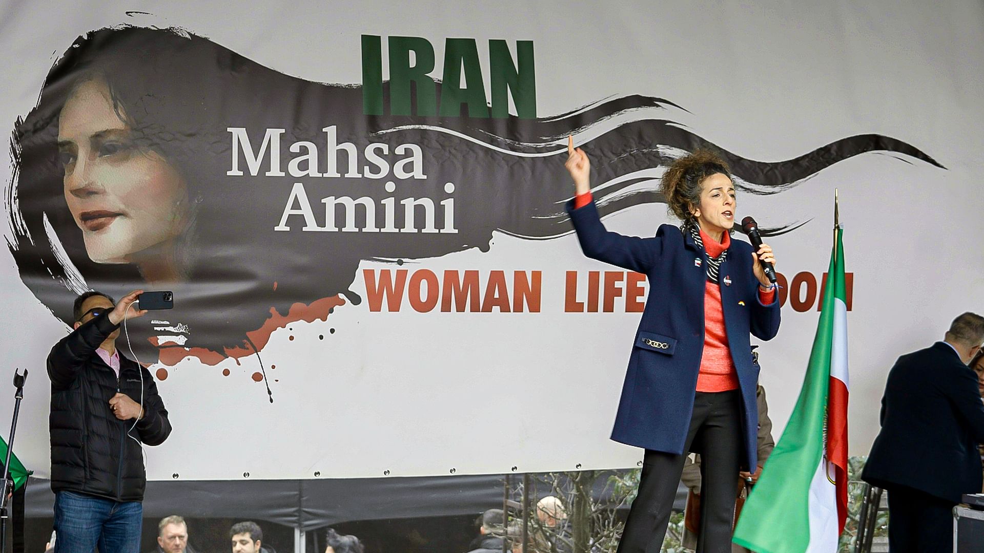 Frau, Leben, Freiheit – eine iranische Revolution